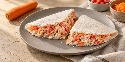 Tapioca com Patê de Atum e Cenoura
